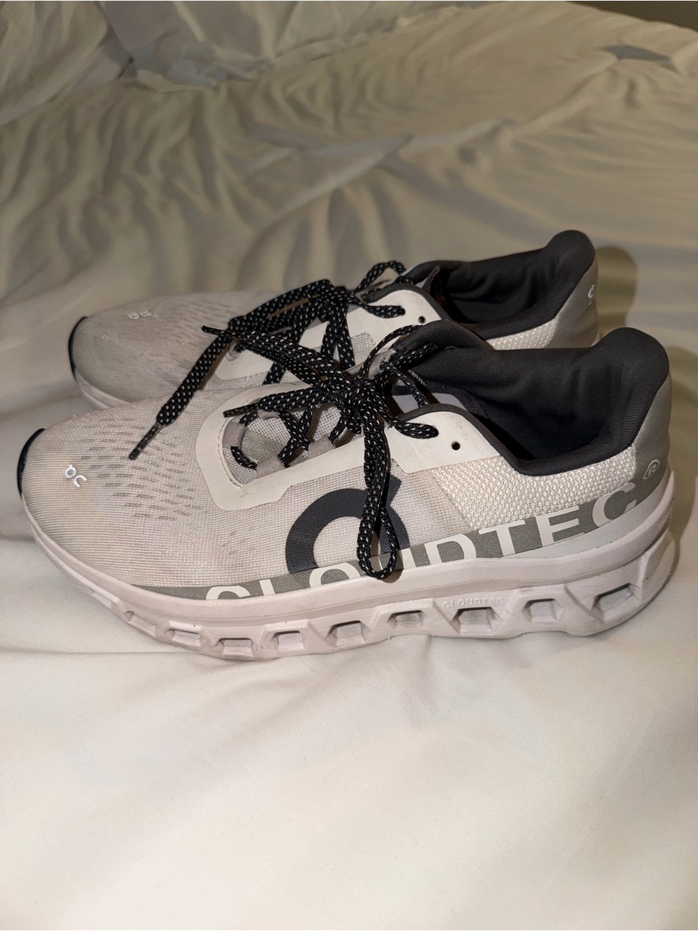 On Running Cloudtec unisex Running Shoes